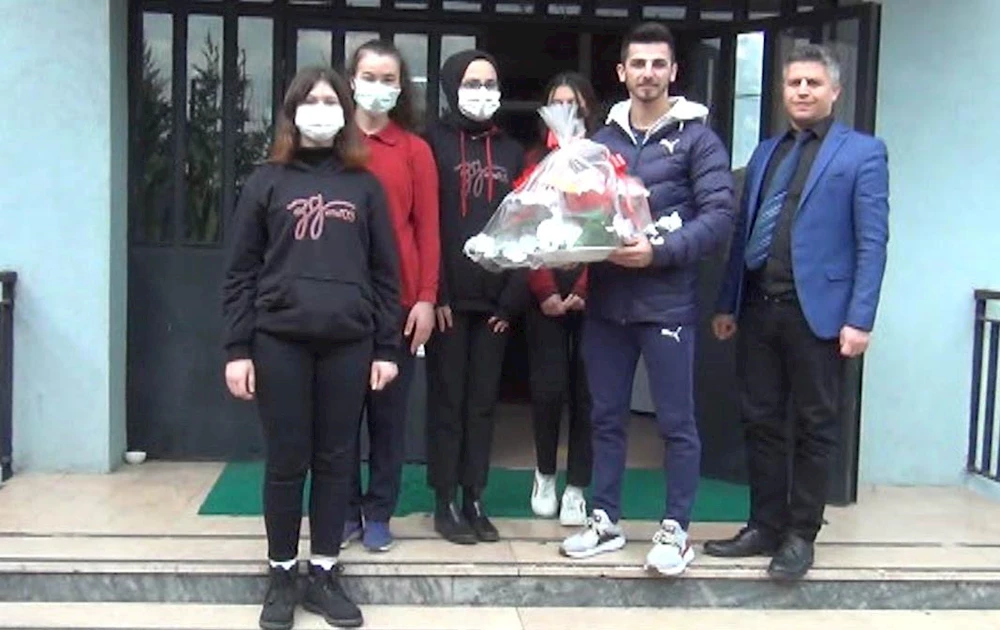 Eray Şamdan öğretmen oldu