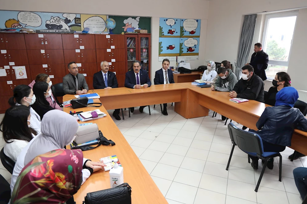 Kaymakam Güler ve Başkan Büyükgöz Bayrak Töreni’nde Mesude İşman’da