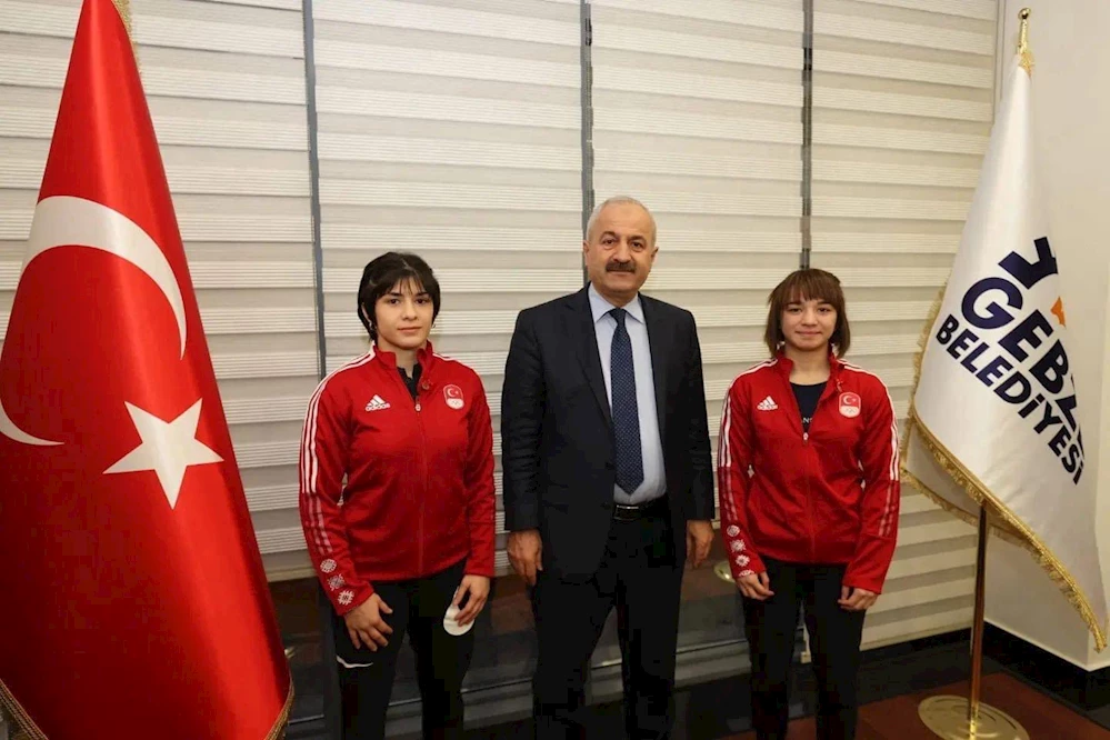 Başkan Büyükgöz Şampiyon Sporcuları Ödüllendirdi