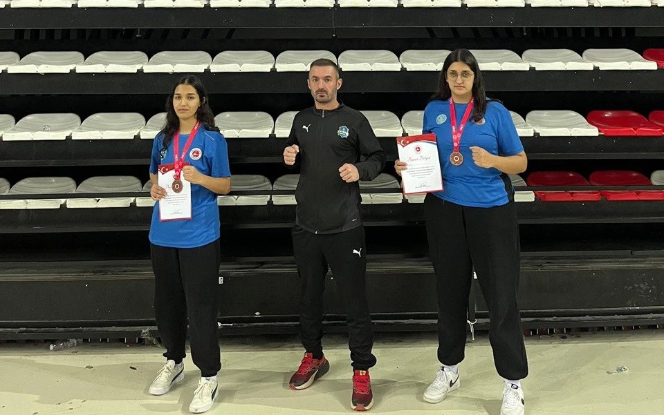 Çayırova’ya kick boksta 2 madalya birden
