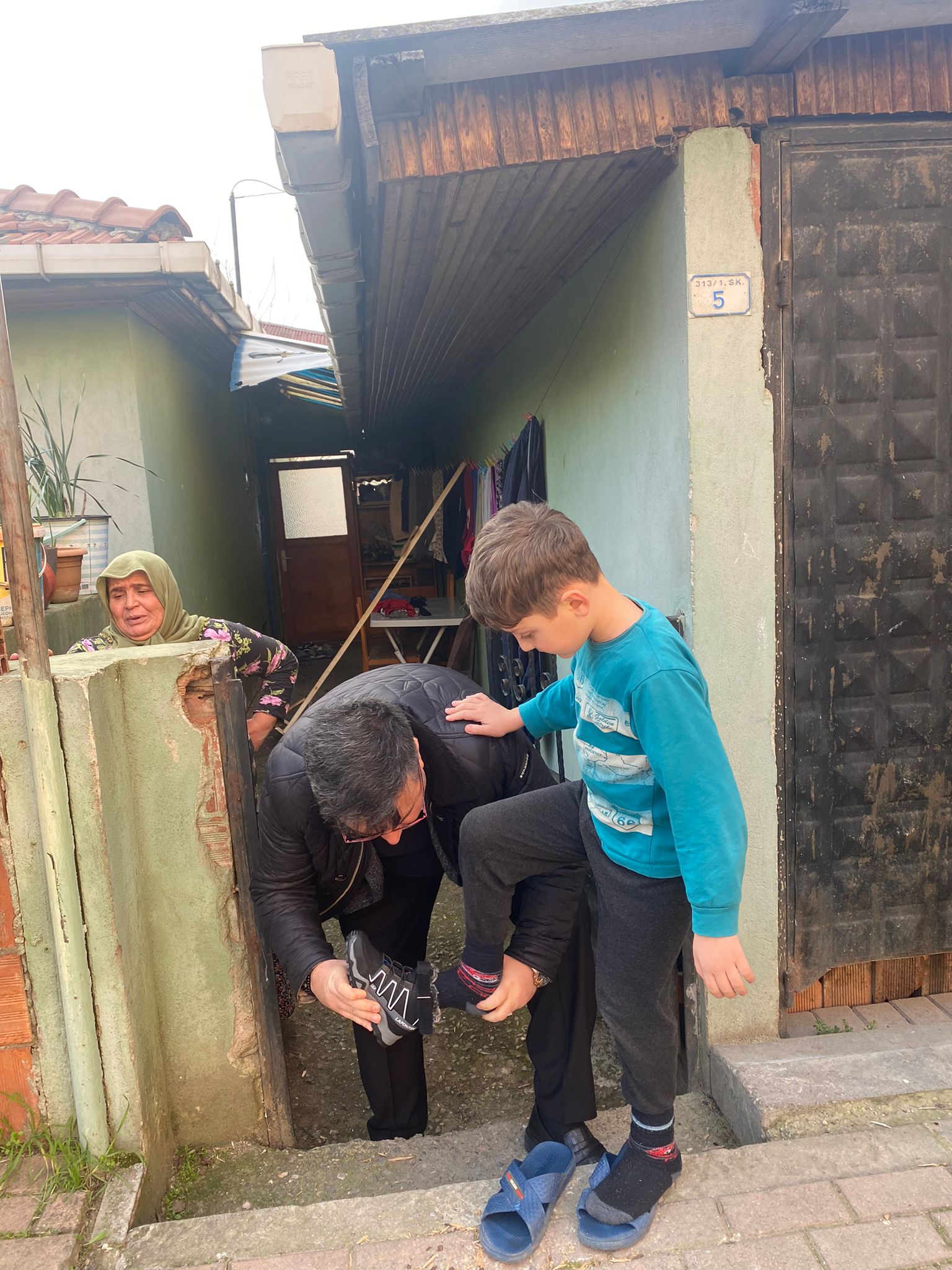 CHP Çayırova’ dan  ailelere yardım