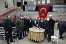 Başkan Şayir, emekliye ayrılan çalışma arkadaşları ile yemekte buluştu