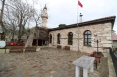 Tarihi Orhan Camii çiçek açtı
