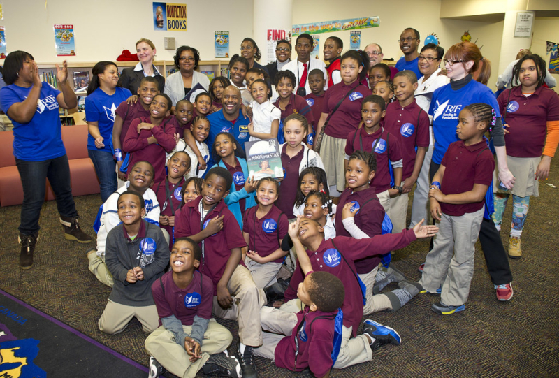 Leland Melvin Meets with Elementary Students (201102080012HQ)