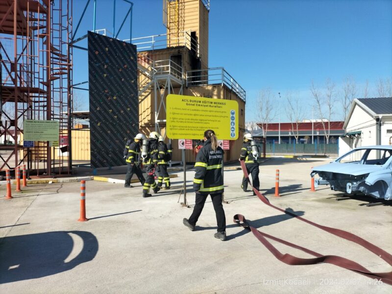 Büyükşehir İtfaiyesi'nden tersane personeline eğitim (3)