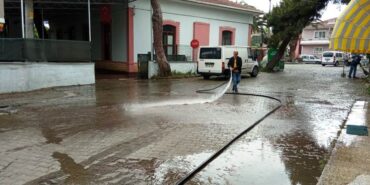 Dilovası’nda cadde ve sokaklar tazyikli suyla yıkanıyor (2)
